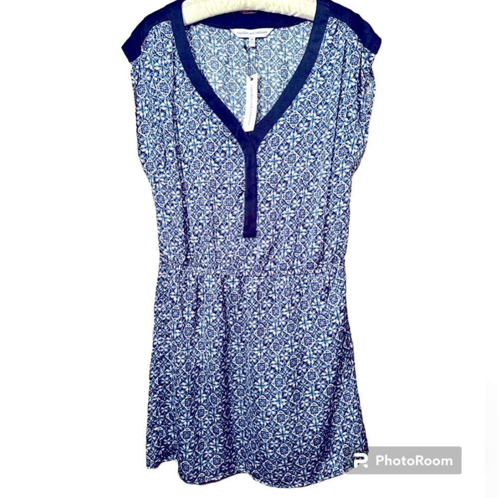 NWT Cupcakes and Cashmere’s Rory blue printed dress size medium